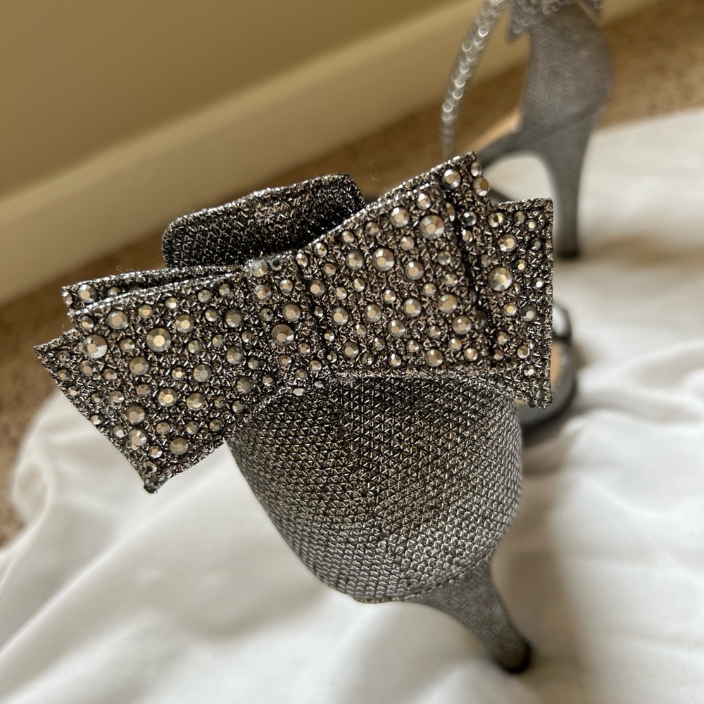 Material Girl “Beverly” Dress Sandals Size 9M
